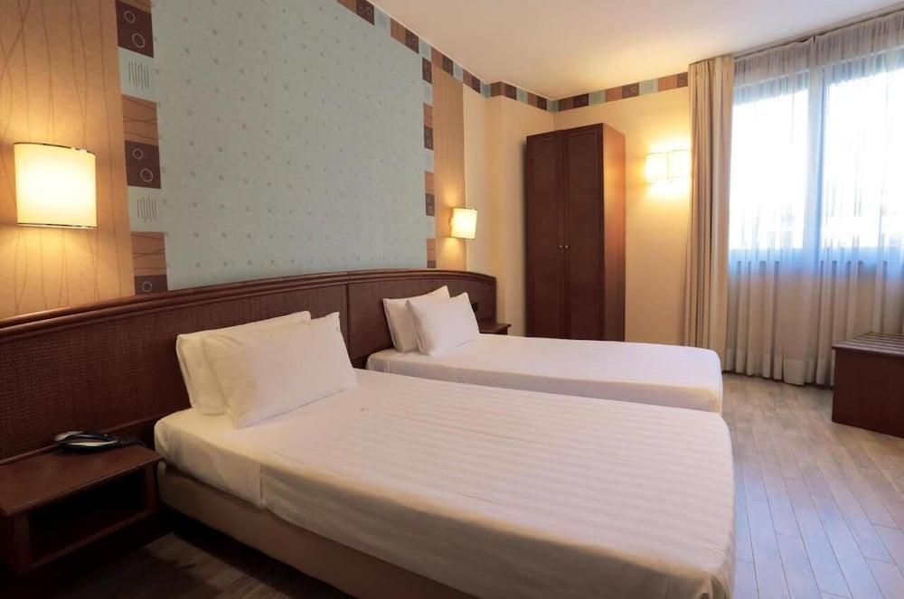 Welcome Hotel เลนญาโน ภายนอก รูปภาพ